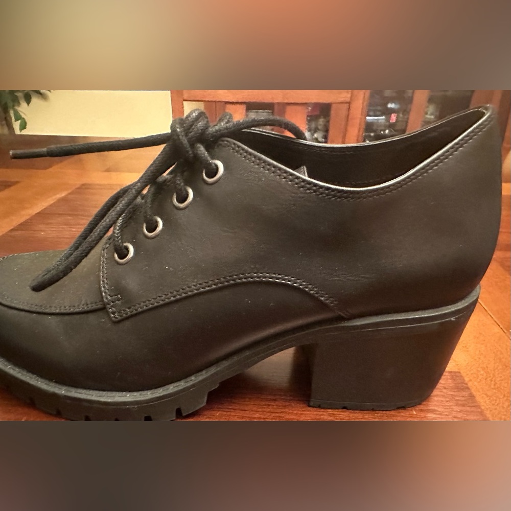 Mia shoes, size 8.5m, black